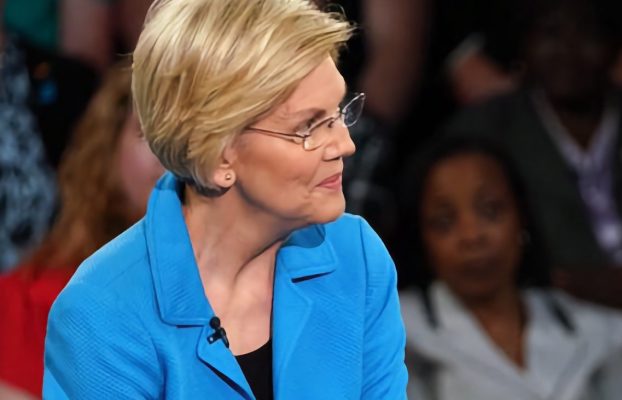 El senador Warren exige que se rompa el ‘monopolio’ de Apple