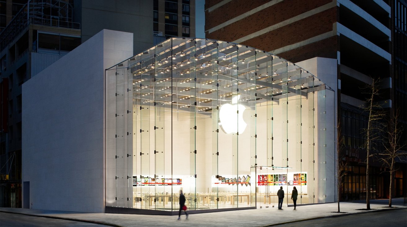 Oficial de policía de Nueva York absuelto por golpe de 2021 en Apple Store