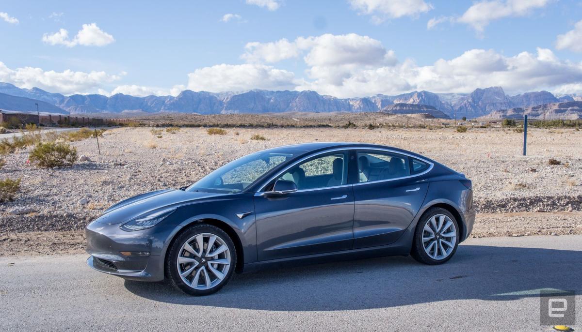 Tesla reduce a la mitad el precio de su suscripción de conducción autónoma total (supervisada) a 99 dólares al mes