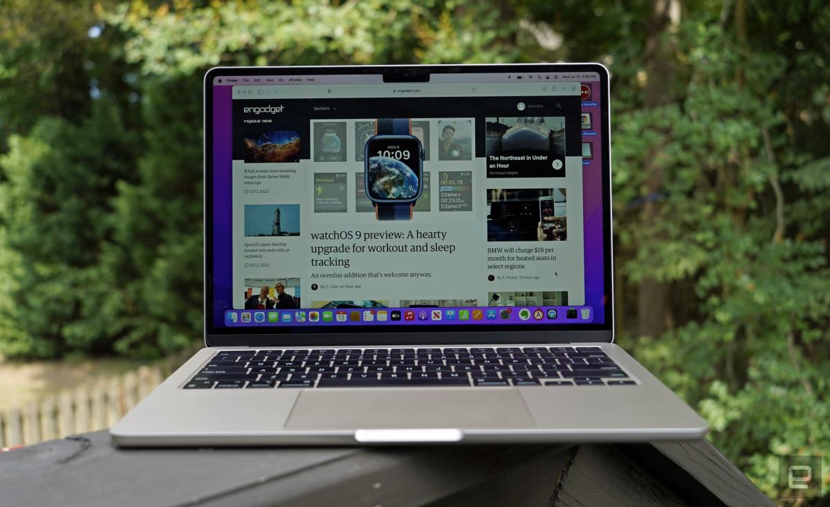 El MacBook Air M2 de 13 pulgadas vuelve a caer a un mínimo histórico de 829 dólares