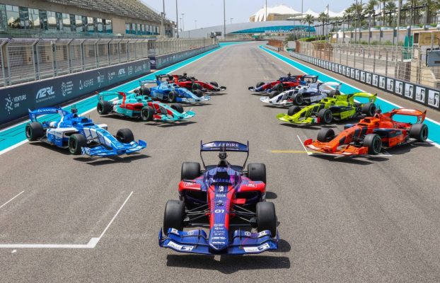La primera carrera entre cuatro coches autónomos y un piloto de Fórmula 1 acaba de celebrarse en Abu Dhabi