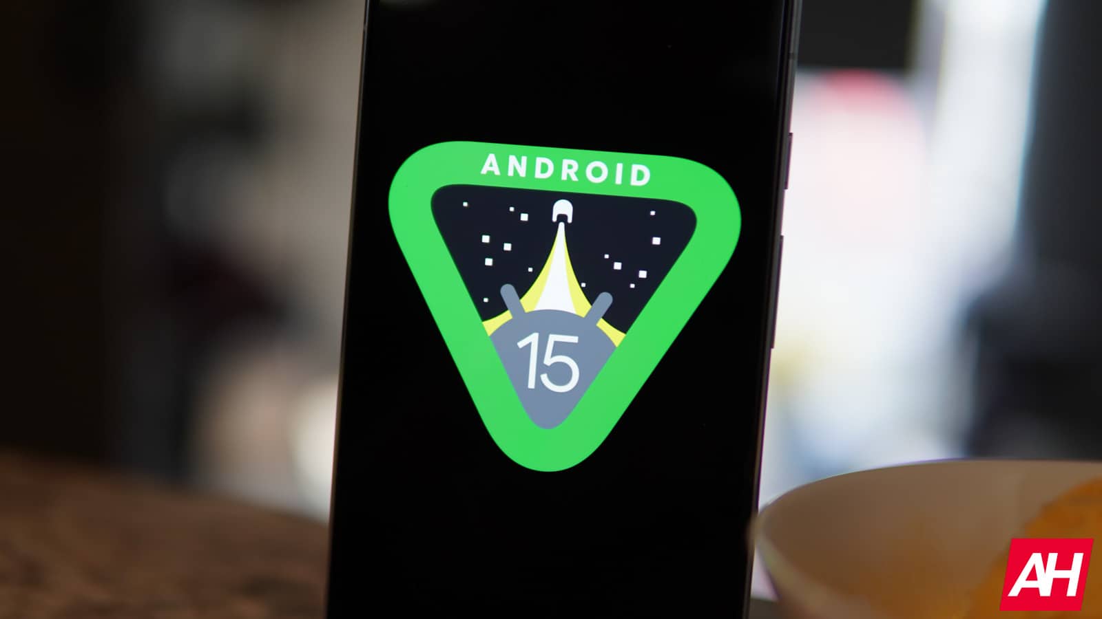 Android 15 traerá soporte de carga inalámbrica a través de NFC