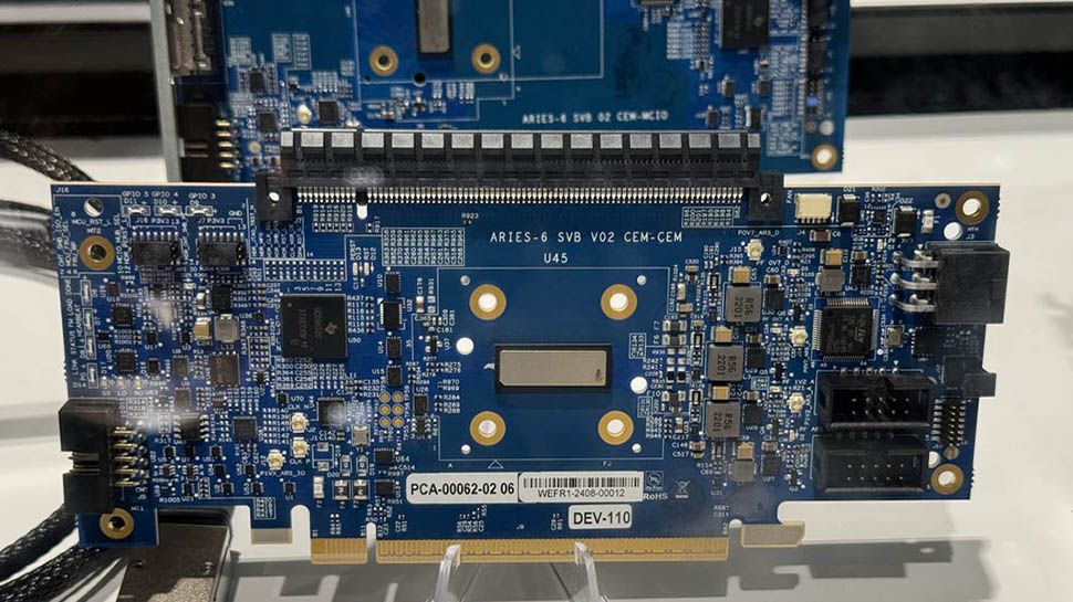 Una oscura empresa de chips valorada en 10.000 millones de dólares de la que nunca había oído hablar finalmente ofrece tecnología crucial para el futuro de la IA: Astera Labs presentó su placa retemporizadora PCIe Aries 6 mientras apunta a las futuras placas Nvidia HGX