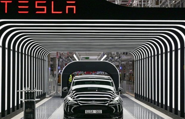 Tesla promete ‘modelos más asequibles’ y un ‘cibertaxi’