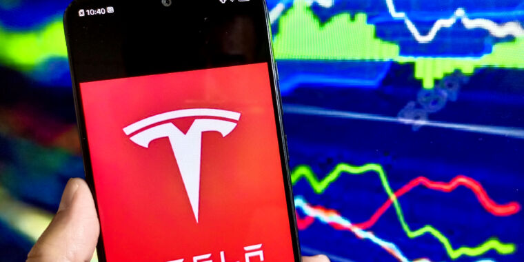 Las ganancias de Tesla caen un 55% mientras Elon Musk esquiva las preguntas sobre coches baratos