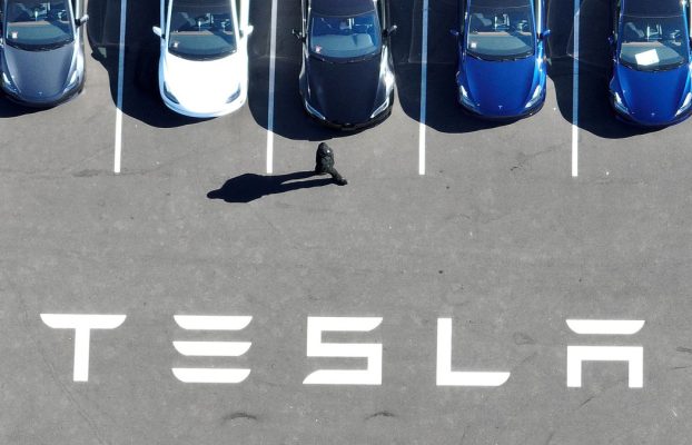 Las ganancias de Tesla caen un 55%, la compañía dice que las ventas de vehículos eléctricos están «bajo presión» de los híbridos