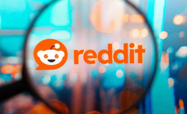 Reddit y los robots de spam con IA exploran nuevas formas de mostrar anuncios en su feed