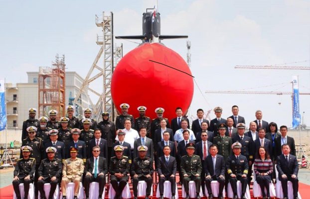 El primer submarino clase Hangor de la Armada de Pakistán presentado en China