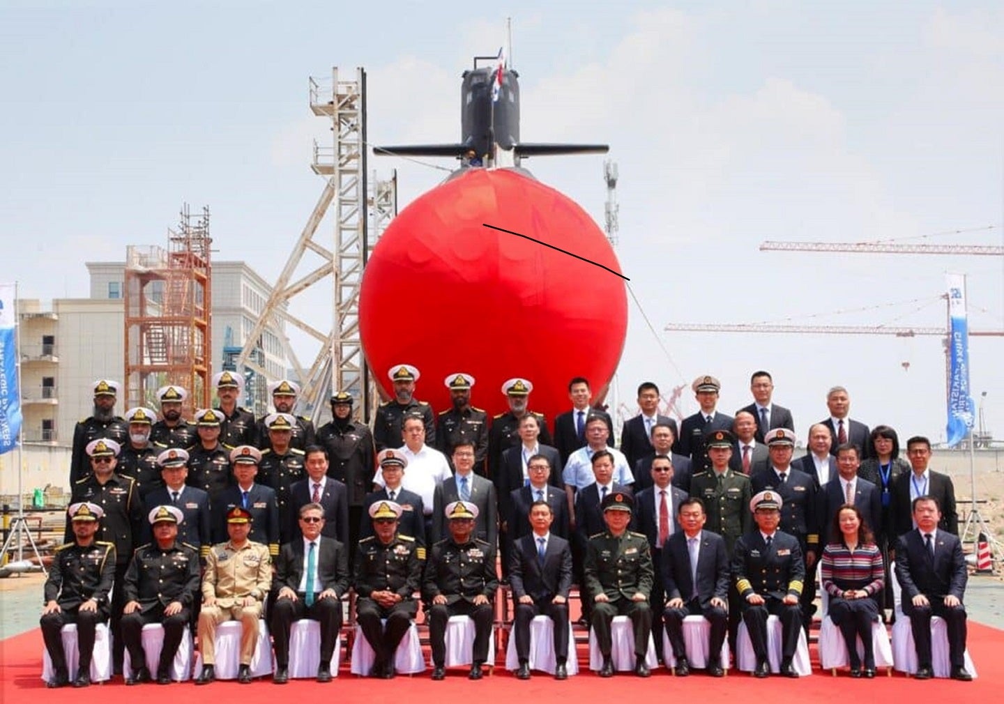 El primer submarino clase Hangor de la Armada de Pakistán presentado en China