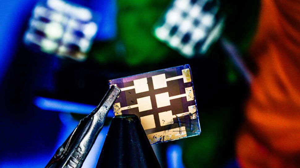 ‘Toda una nueva generación de pantallas’: los investigadores desarrollan LED RGB a partir de perovskita, un material milagroso, allanando el camino para las pantallas autodetectadas alimentadas por energía solar, pero primero es necesario mejorar su vida útil de una hora