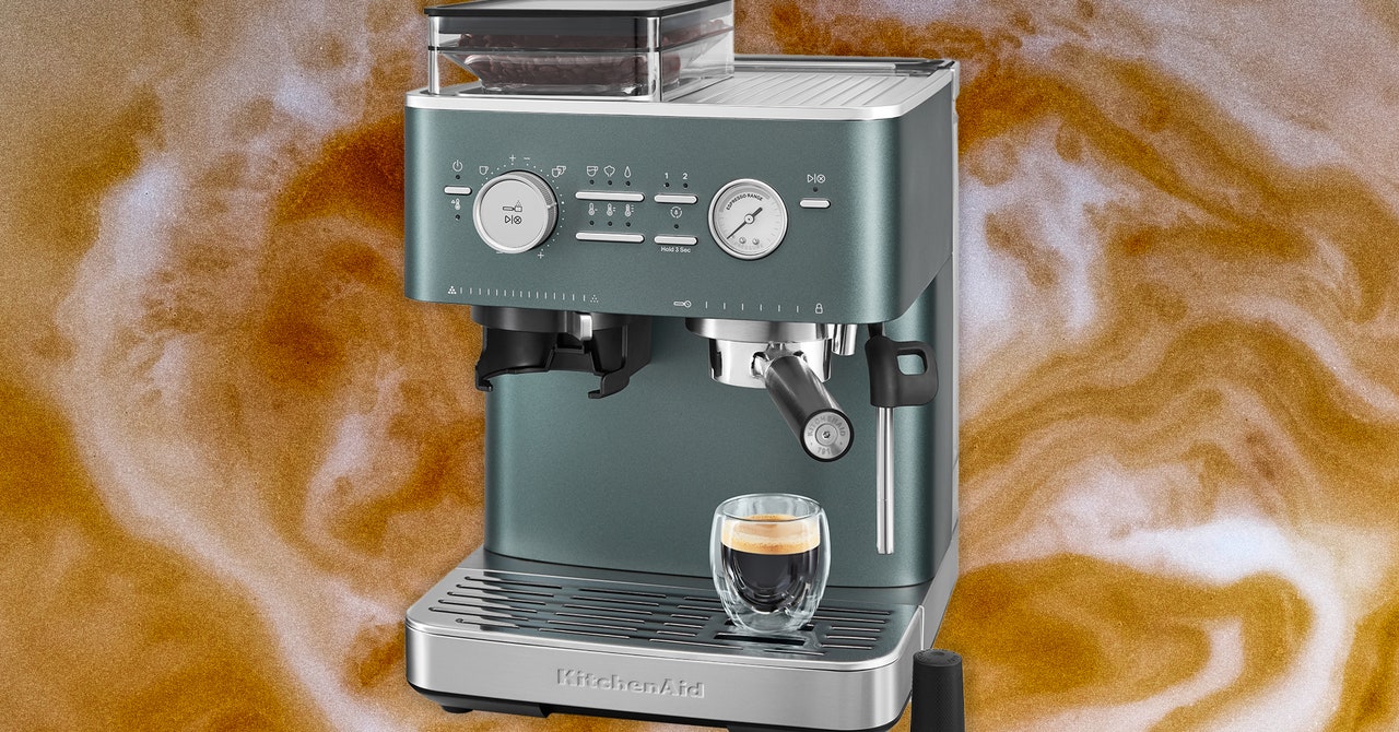 Revisión de la máquina de café expreso semiautomática KitchenAid: silenciosa y compacta