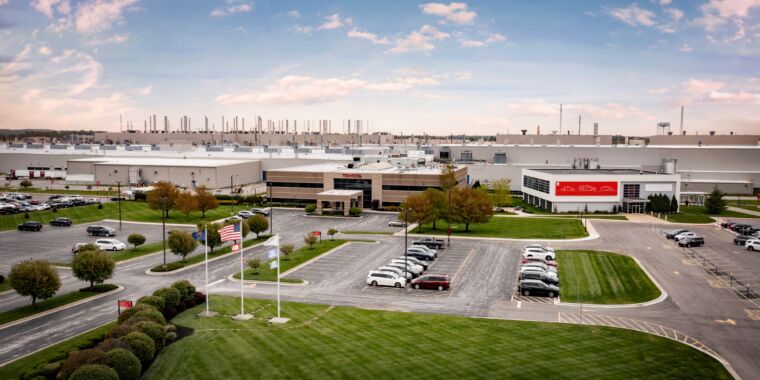 Toyota gastará 1.400 millones de dólares para construir un SUV eléctrico de 3 filas en Indiana