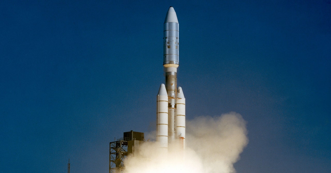 Cómo la NASA reparó la Voyager 1 desde 15 mil millones de millas de distancia