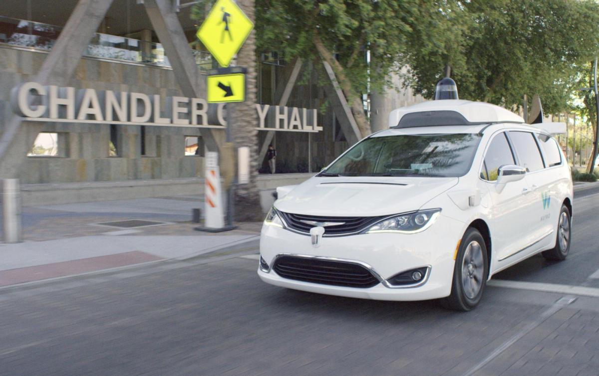 Los vehículos autónomos de Waymo ahora realizan entregas de Uber Eats en Phoenix