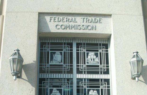 La FTC prohíbe a los empleadores utilizar cláusulas de no competencia
