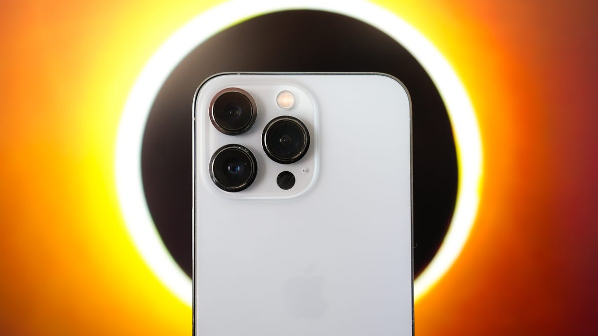 ¿Tomar fotografías del eclipse solar quemará la cámara de tu iPhone?  Los expertos opinan