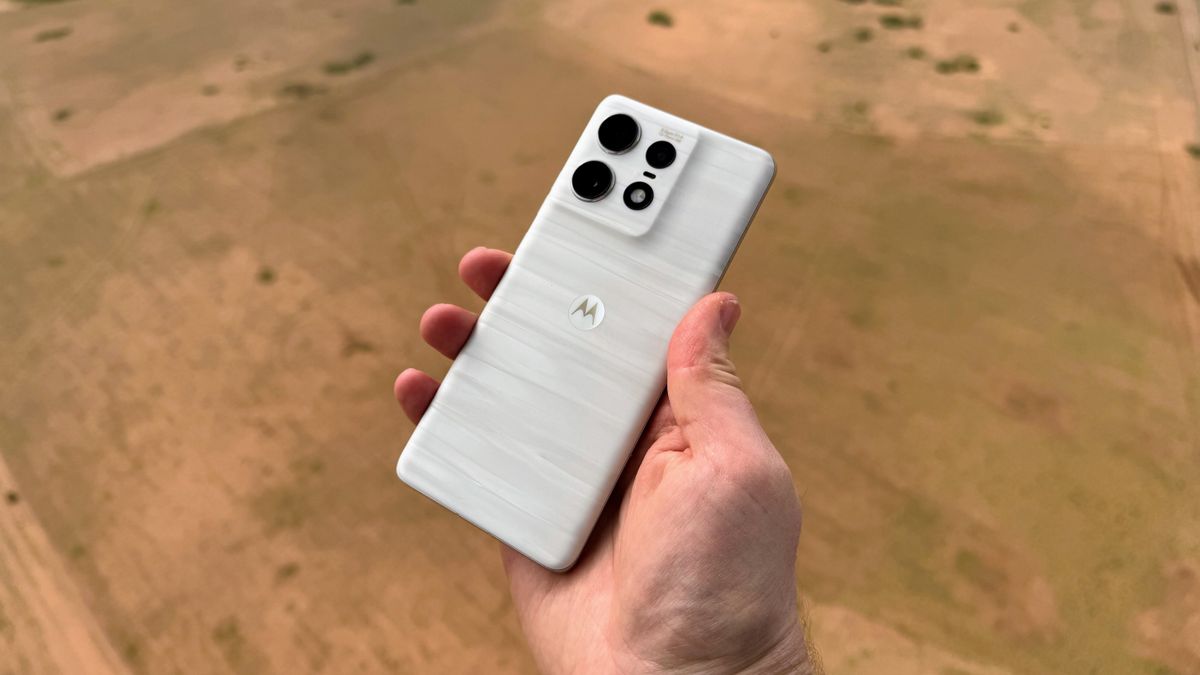 La nueva serie Moto Edge 50 se enfrenta a los teléfonos Google Pixel con un estilo de diseño real y especificaciones sólidas