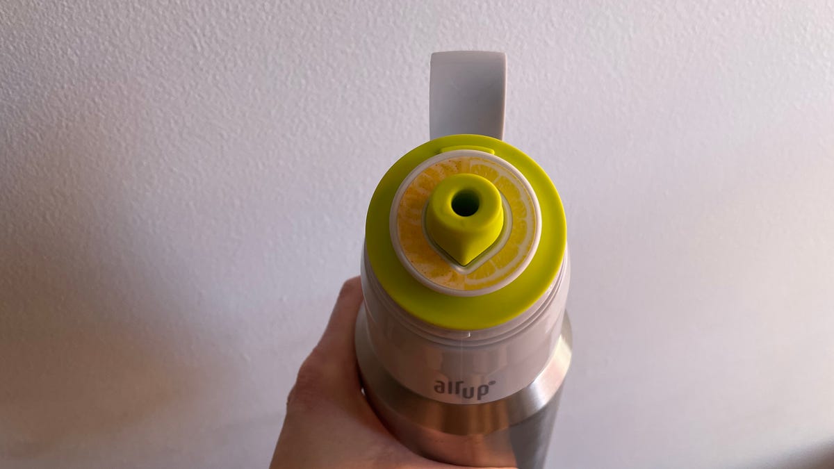 La botella de agua Air Up utiliza el olor para hacer que el agua sea más sabrosa.  Aquí está mi veredicto