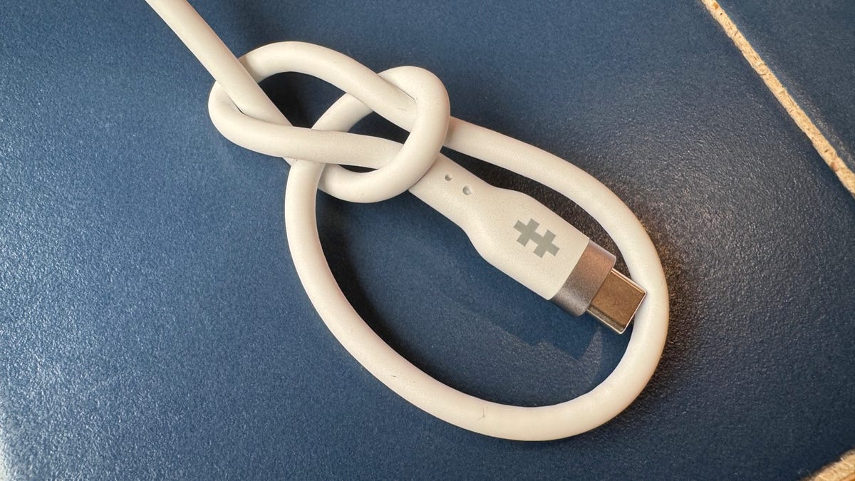 El cable USB-C más flexible que he probado también puede ofrecer 240 W de potencia