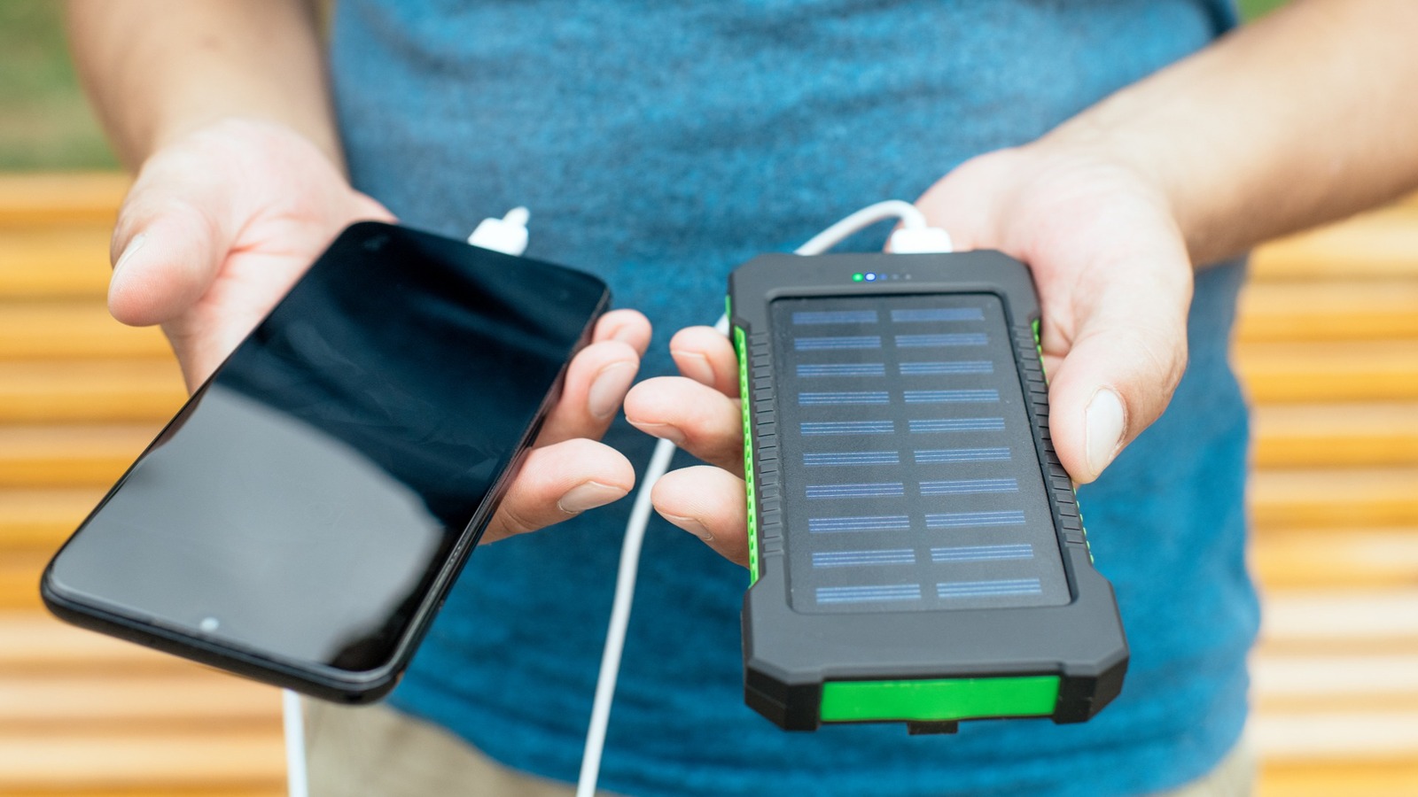 ¿Realmente valen la pena los cargadores de teléfonos con paneles solares?
