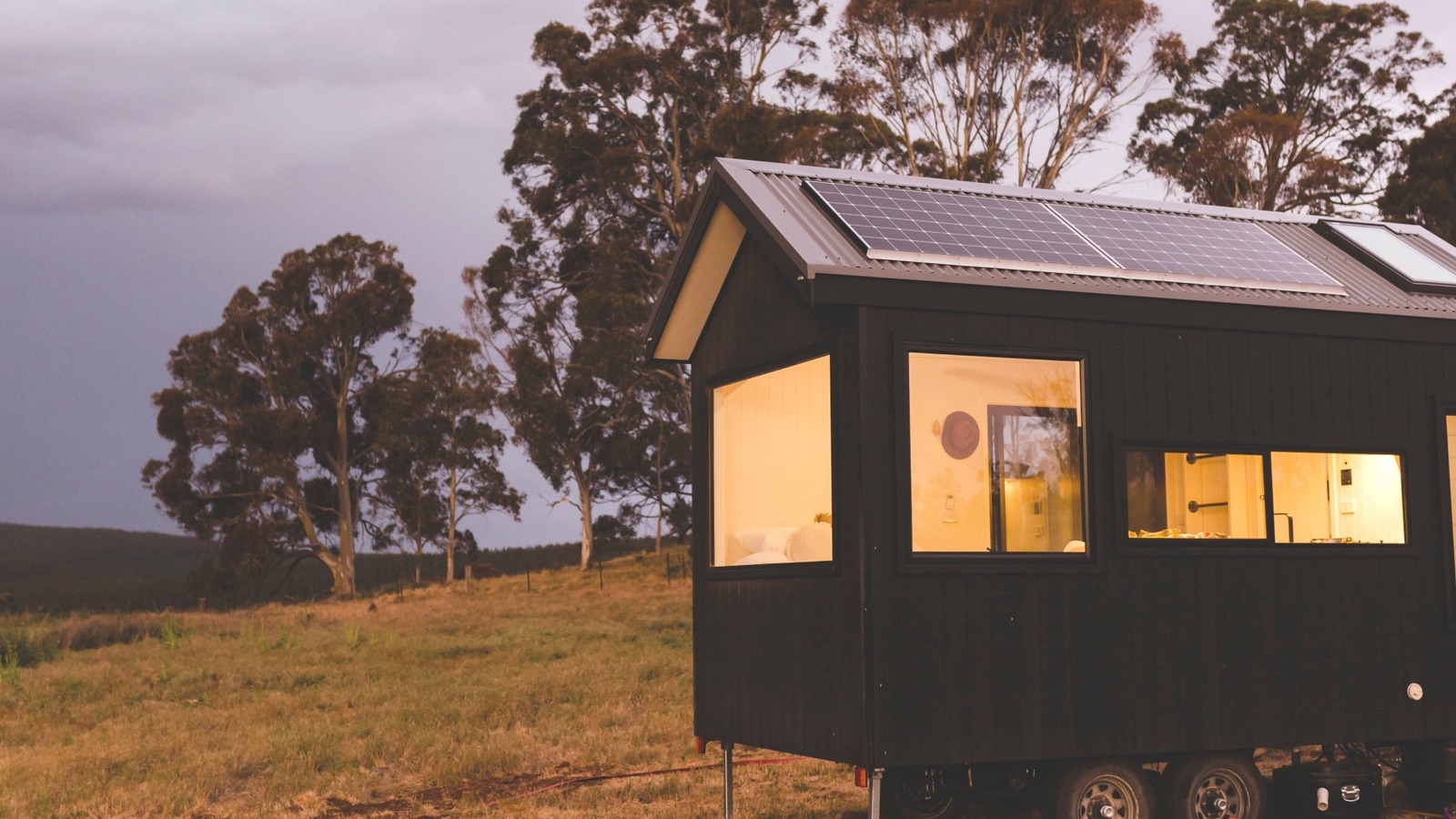 ¿Cuántos paneles solares se necesitan para alimentar una casa pequeña?