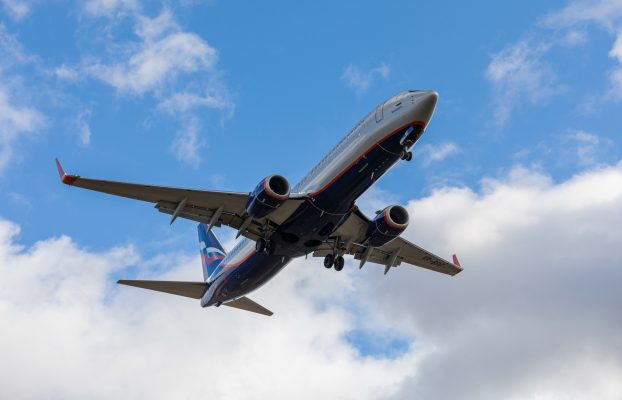 ¿Cuál es el avión de pasajeros más antiguo que aún está en servicio?