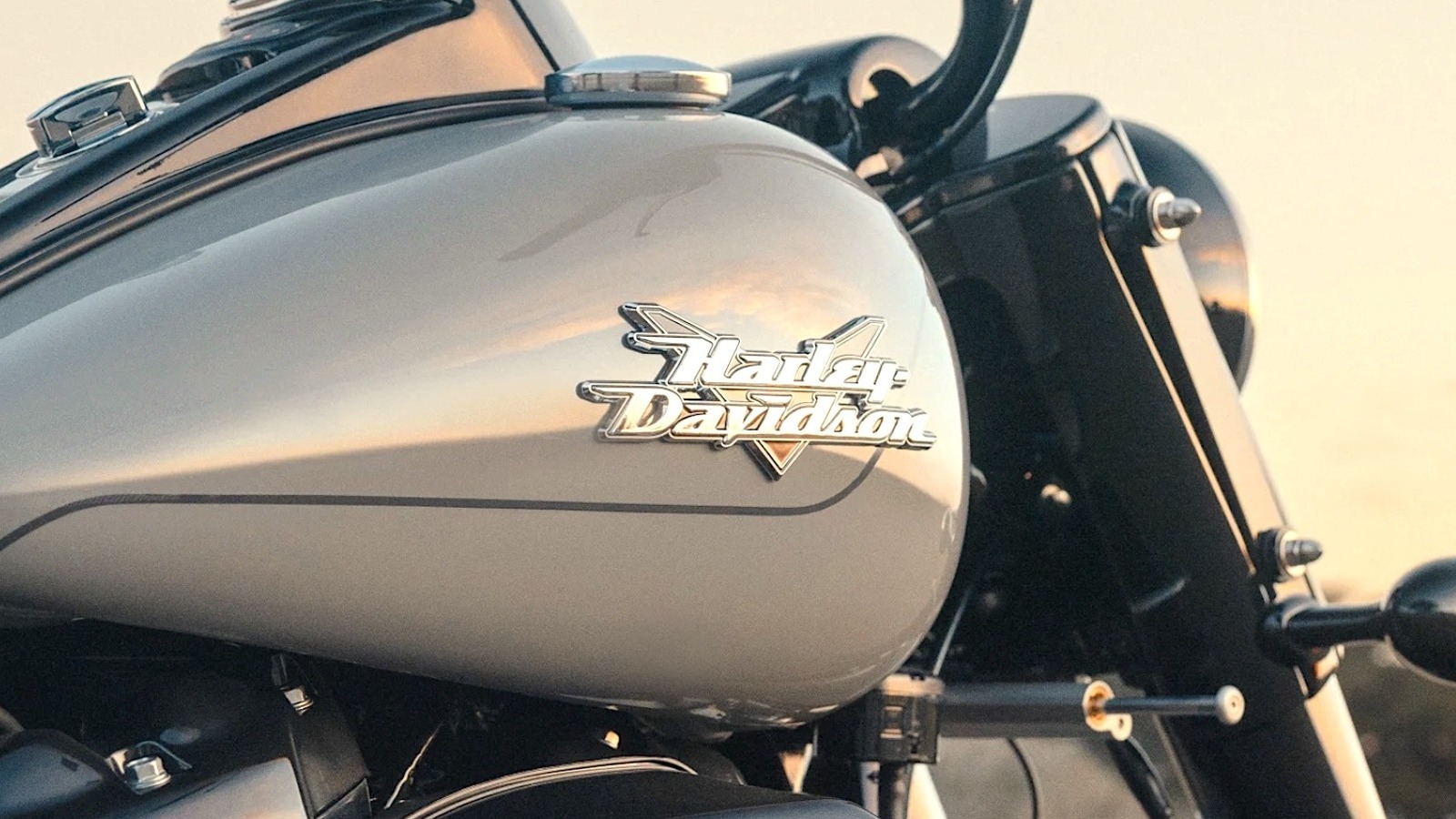 ¿Cuál es la diferencia entre las motocicletas Harley-Davidson Tri Glide y Freewheeler?