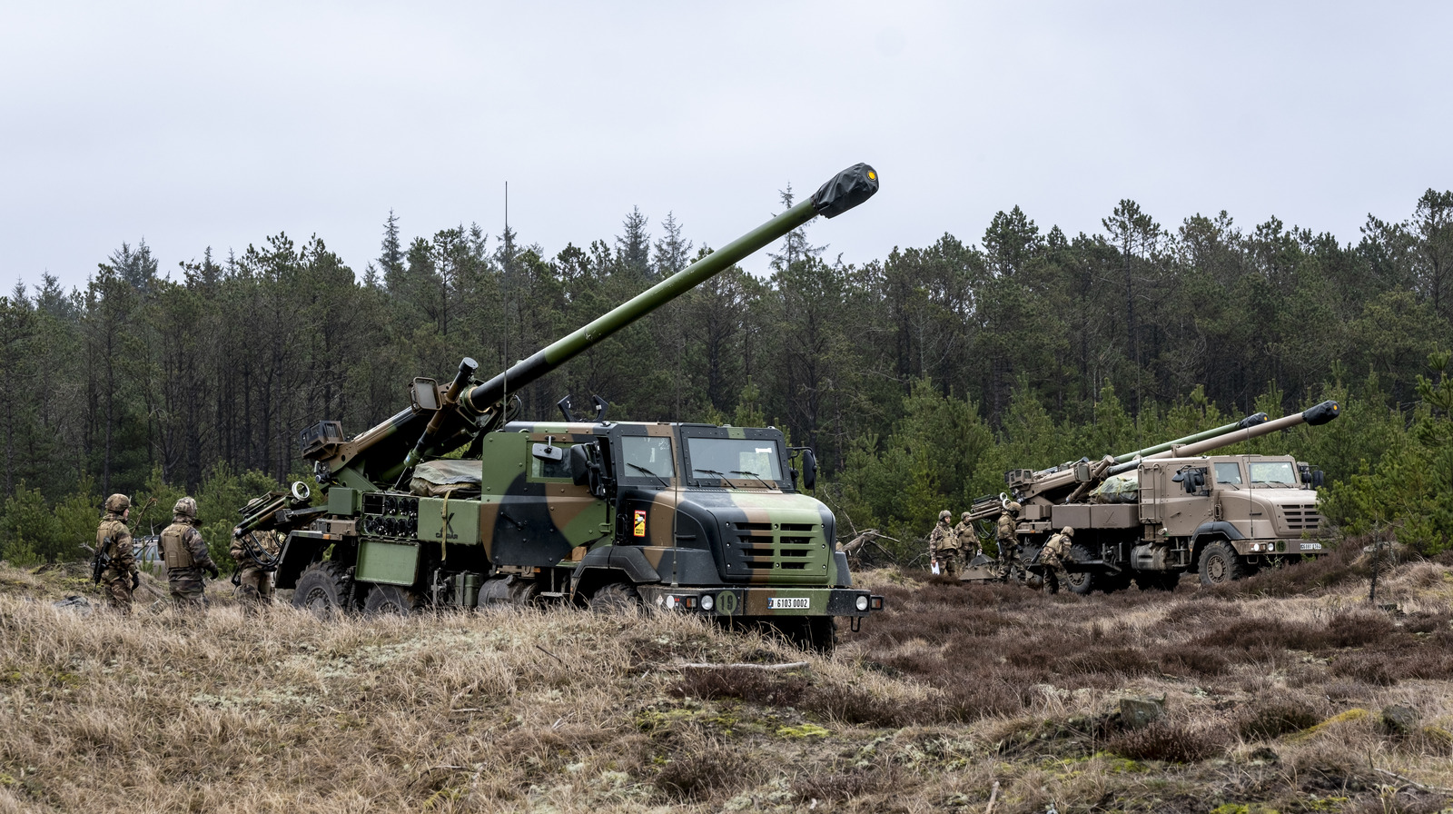Por qué los rusos en Ucrania temen tanto el sistema de artillería francés César