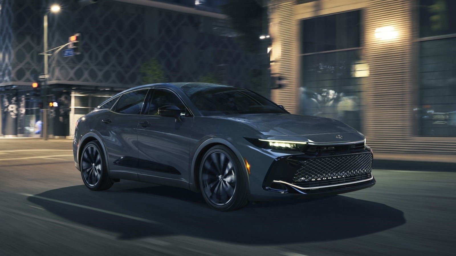 El Toyota Crown Nightshade 2025 recibe un cambio de imagen cambiante y una nueva actualización tecnológica