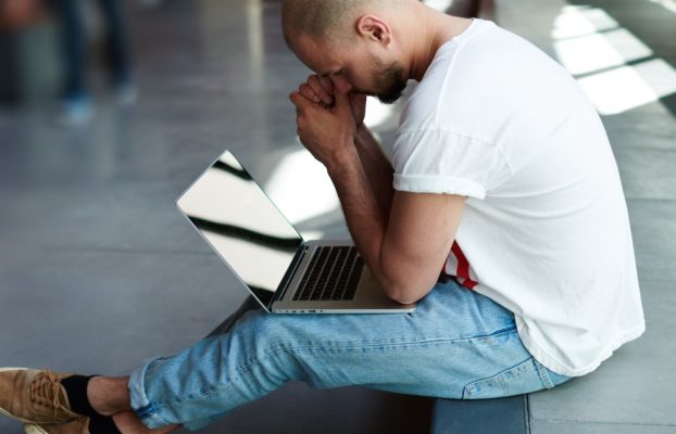 6 consejos para usar la computadora si sufres de migraña