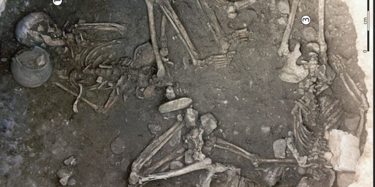 Los cuerpos encontrados en un pozo neolítico probablemente fueron víctimas de asesinato ritual