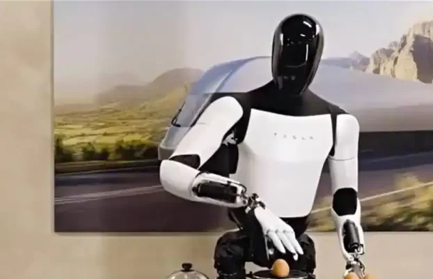 Elon Musk anuncia el momento en el que su robot humanoide Optimus saldrá al mercado