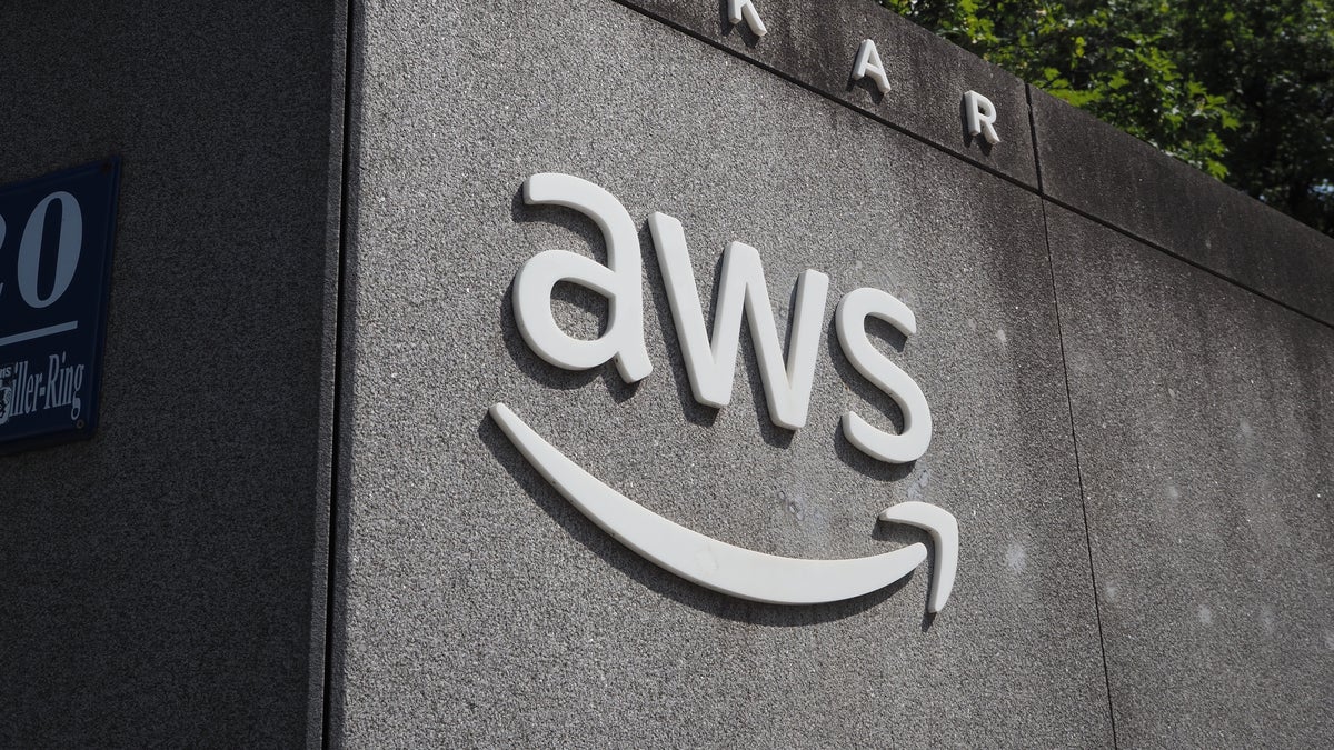 AWS traslada las barreras de seguridad de inteligencia artificial de Amazon Bedrock y otras características a disponibilidad general