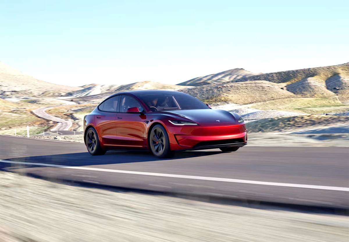 Tesla lanza una nueva variante del Model 3 Performance para acelerar la demanda