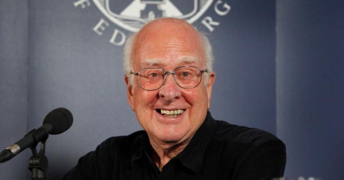 El profesor Peter Higgs, conocido por la predicción del bosón de Higgs, muere a los 94 años
