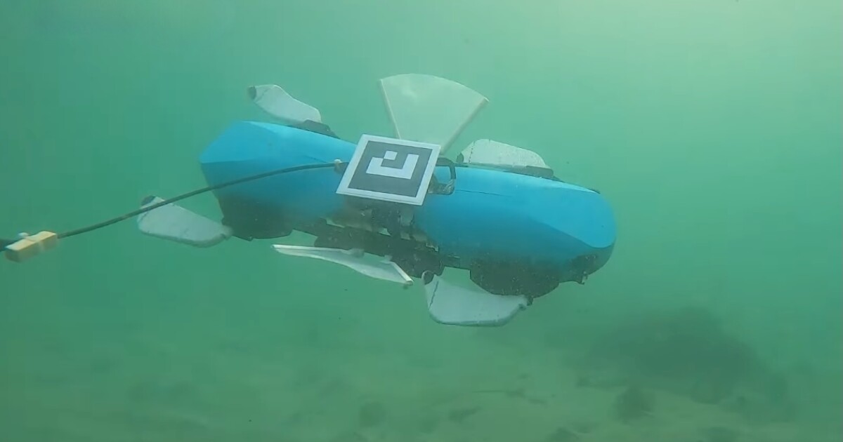 Un robot submarino con múltiples talentos utiliza aletas para nadar, caminar y gatear