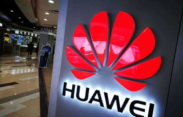 Huawei, incluida en la lista negra, financia en secreto un concurso de investigación universitaria de un millón de dólares