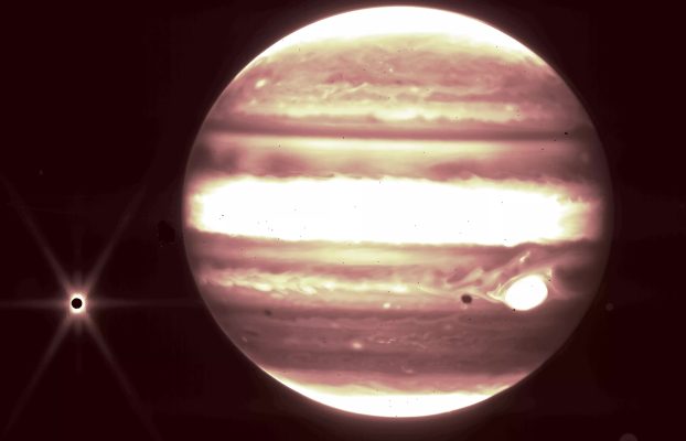 Vientos infernales, nubes de roca líquida y más descubiertos en este «Júpiter caliente»