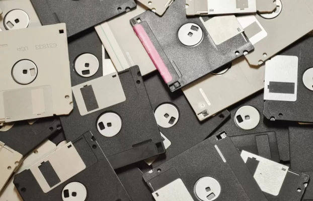 De la nostalgia a la necesidad: por qué los disquetes se resisten a desaparecer