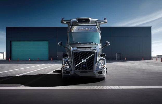 El transporte por carretera autónomo se hace realidad con el gran camión sin conductor listo para producción de Volvo y Aurora