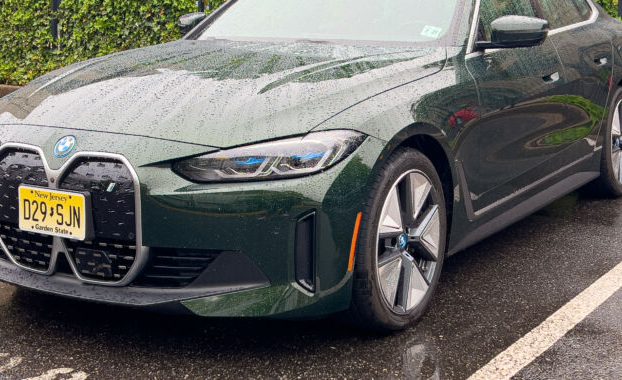 El BMW i4 monomotor demuestra que los vehículos eléctricos menos potentes suelen ser mejores