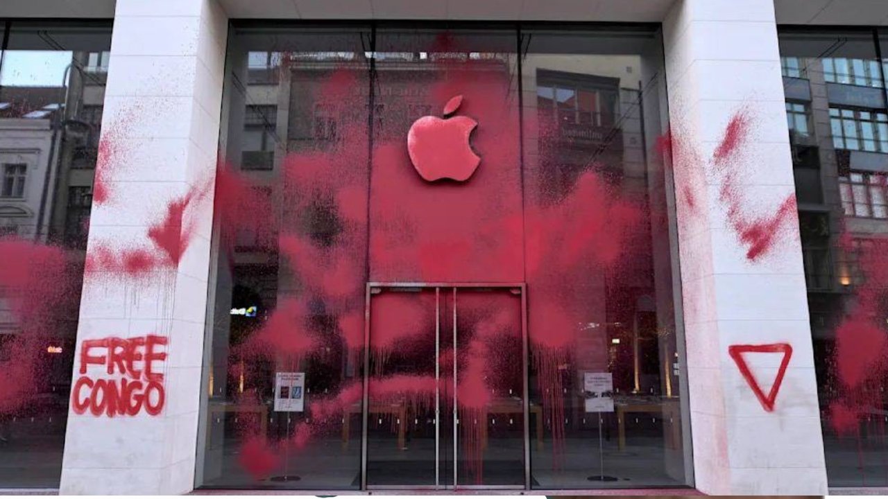 Apple Store de Berlín destrozada por activistas del Congo