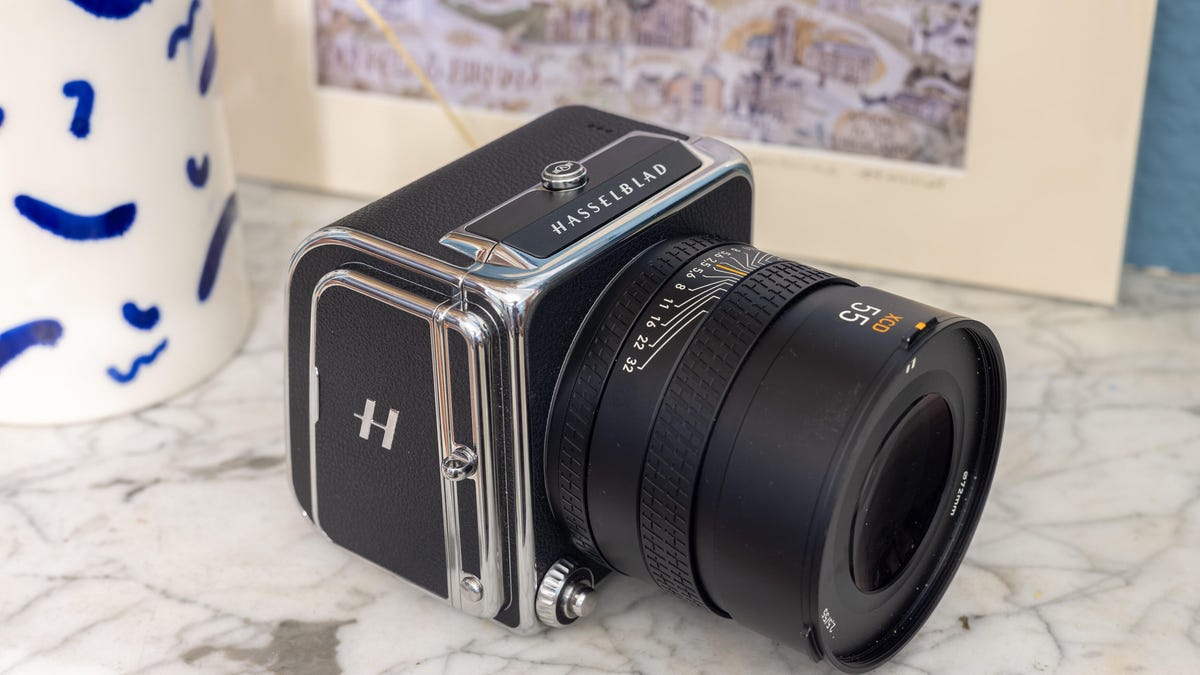 Esta es la cámara más extraña que he amado: la Hasselblad 907X