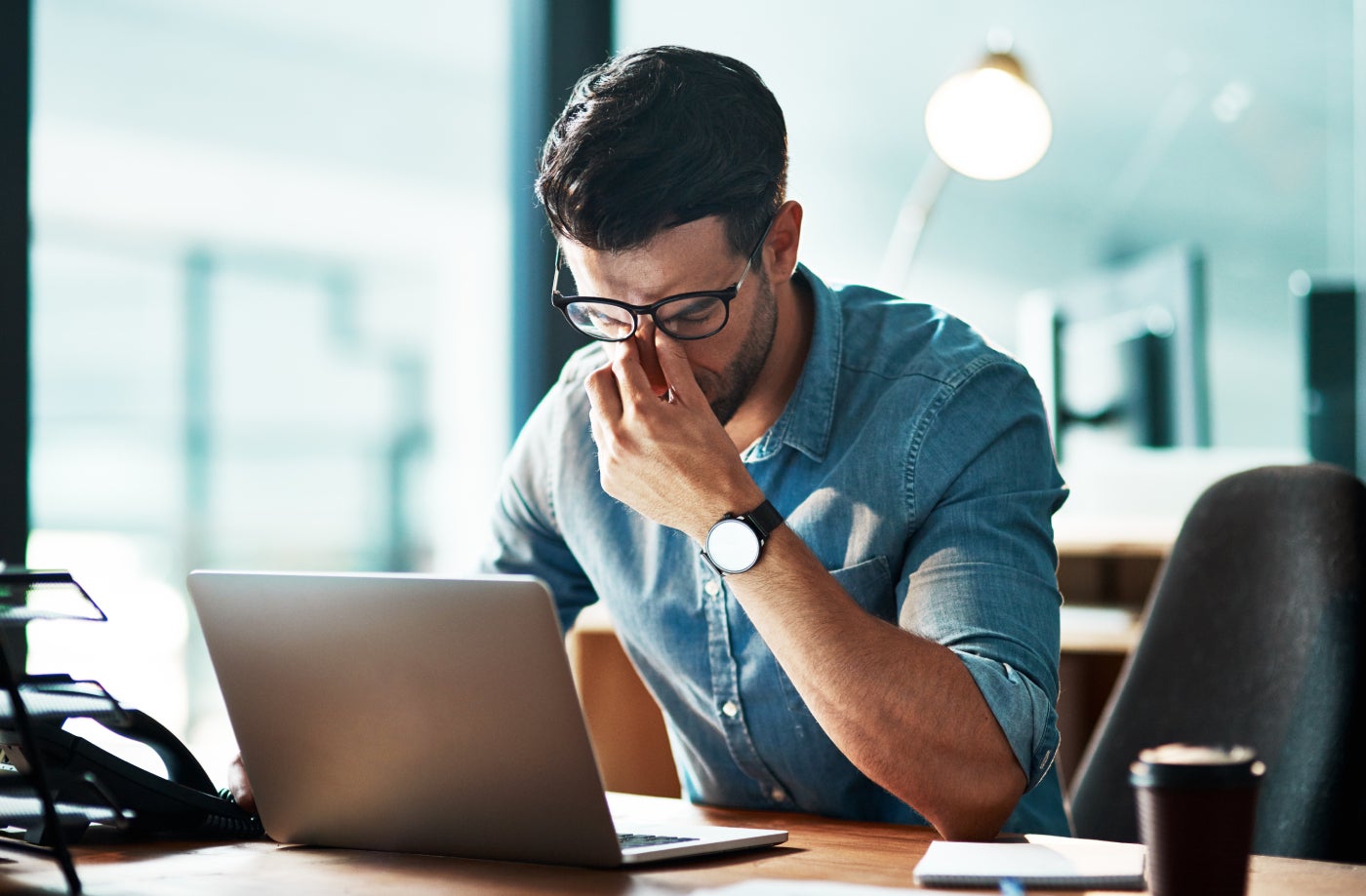 Nueve de cada diez líderes empresariales del Reino Unido sufren de ansiedad tecnológica que interrumpe su sueño, según un estudio de BT