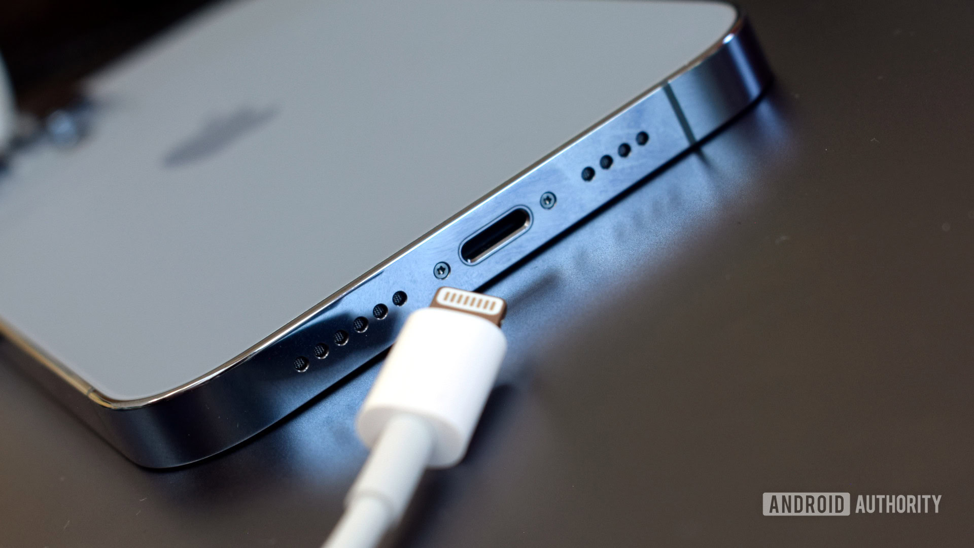 HASTA que los auriculares de iPhone con cable de imitación requieren Bluetooth para funcionar :/
