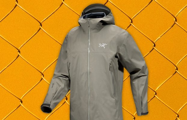 Las 5 mejores chaquetas impermeables (2024): económicas, ecológicas, para senderismo y para correr