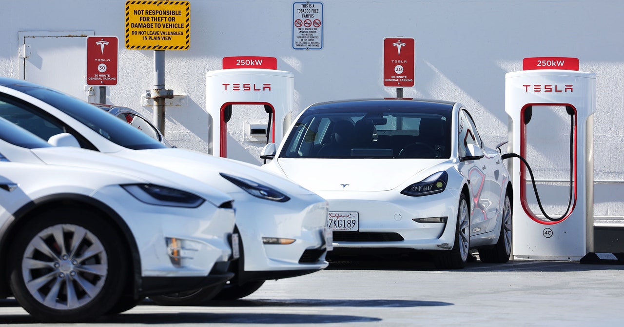 Puedes comprar un Tesla usado por poco dinero.  Solo tenga cuidado si lo hace