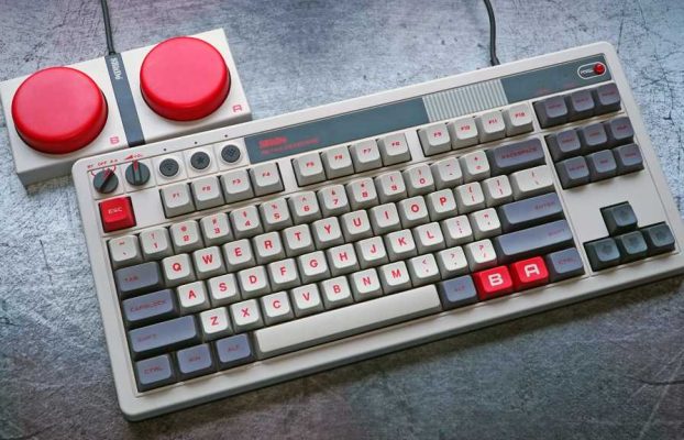 El increíble teclado mecánico retro estilo NES de 8BitDo tiene un 30% de descuento