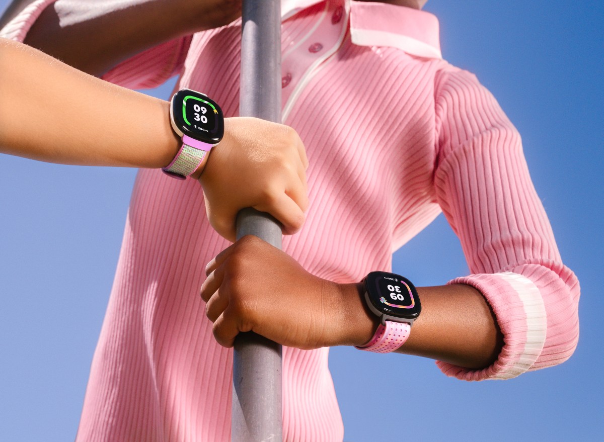 El nuevo reloj inteligente para niños de Fitbit es un pequeño Wiimote, un pequeño Tamagotchi