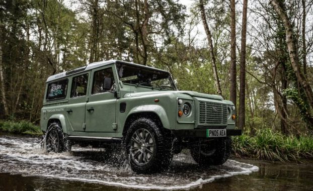 Este fabricante de vehículos eléctricos ha dotado al Land Rover Defender de cuatro motores de buje eléctricos